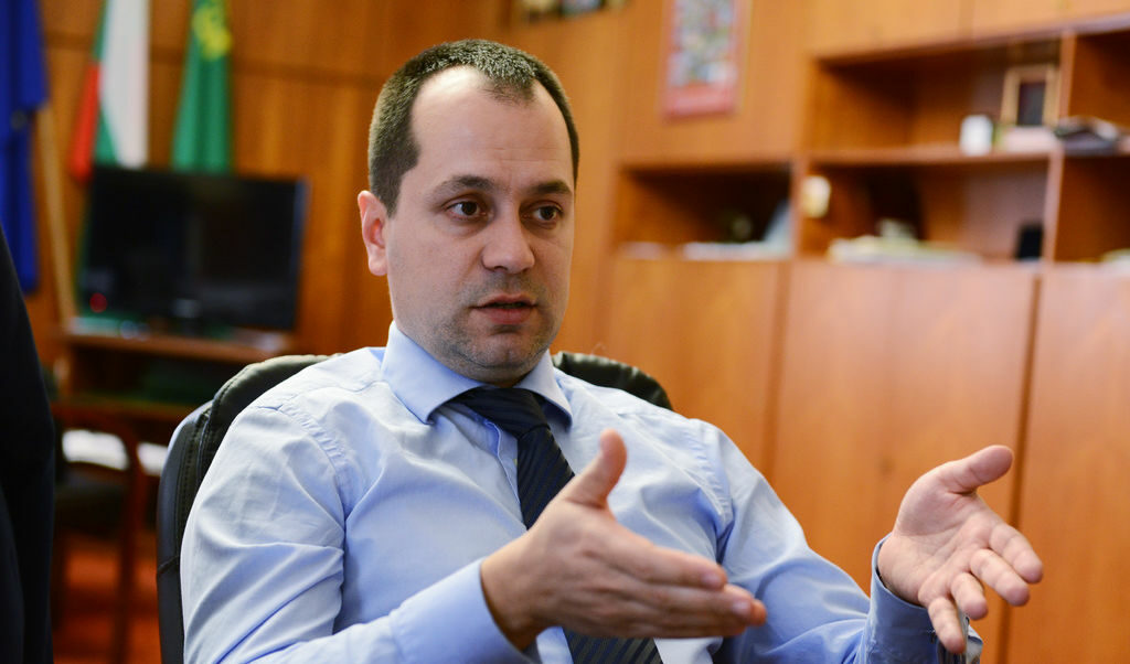 Кметът на Враца Калин Каменов е обвинен в нагла измама с луксозни джипове на стойност 340 000 лв.