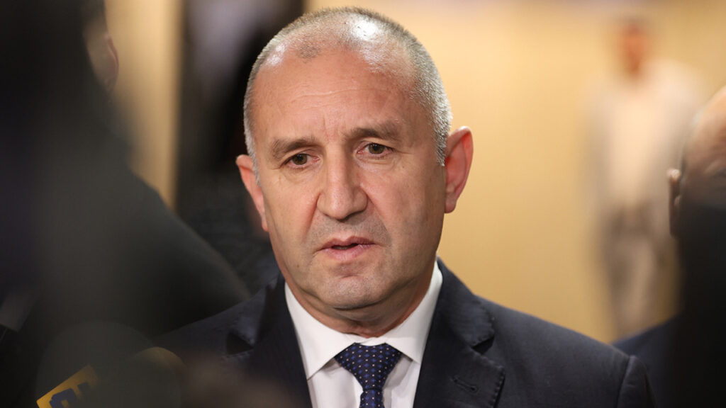 Румен Радев召集ава шефовете на „LITASCO“ и „Лукойл“