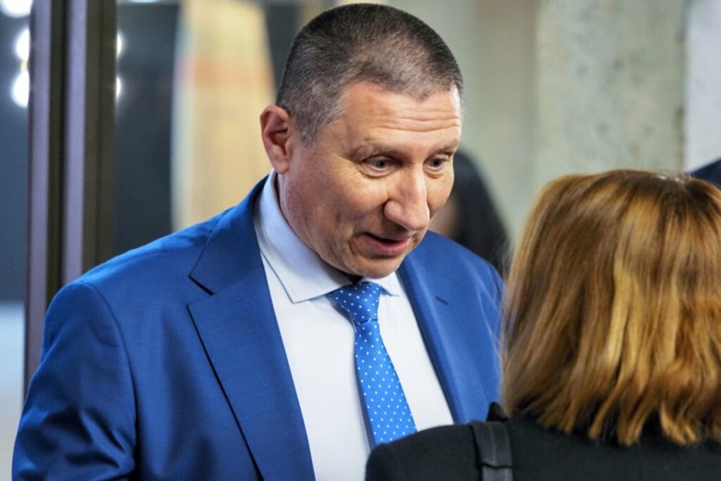 Кой ще замени Борислав Сарафов начело на НСлС?